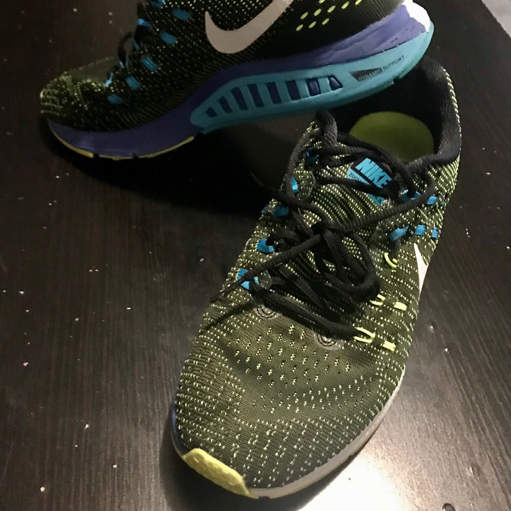 Nike Zoom  Structure 19. Size 10.